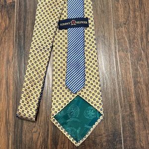 Tommy Hilfiger. One size. Excellent condition.